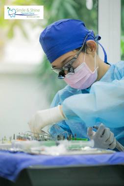 หมอฟัน รากฟันเทียม