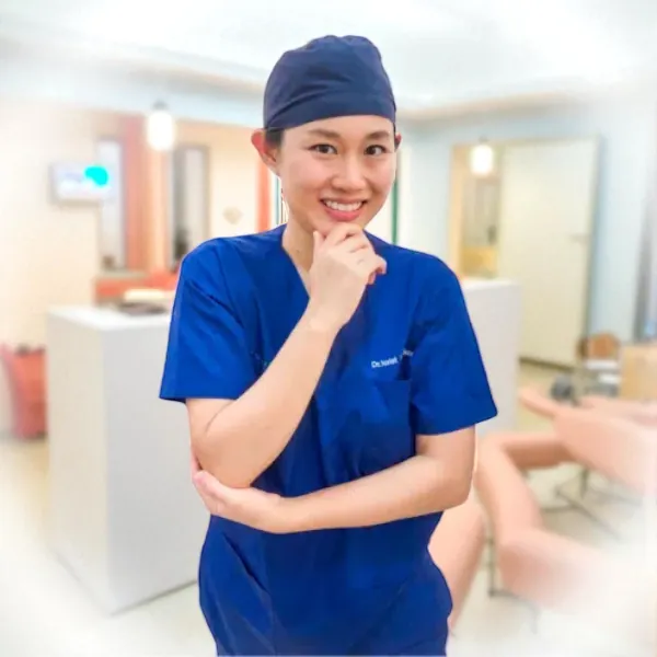 ทพญ.นลัท ว่องวัจนะ ทันตแพทย์ผู้ดูแลการรักษารากฟันเทียม Straumann ที่ Smile and Shine พระราม 3